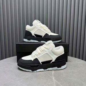 Chaussures de marche décontractées de luxe tendance 2025 les plus vendues, de marque de créateur, à semelle épaisse, respirantes, amortissantes et anti-odeur - Product Image 2