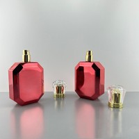 Flacon de parfum en verre plat rouge de style vintage de luxe de 50 ml, écologique, avec pulvérisateur à pompe à estampage à chaud, logo personnalisé, échantillon gratuit, soin de la peau