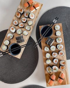 Tabla de Servir Sushi Japonesa de Madera de Teca y Fresno, Ecológica, Biodegradable, de Grado Alimenticio, con Patas Oscuras, Bicolor, para Comida Fina, OEM Personalizado - Product Image 5