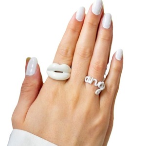 Anelli Divertenti a Forma <span class=keywords><strong>di</strong></span> Labbra in Resina, Stile Ins, Design Colorato Ispirato alle Celebrità, Gioielli Trendy Unisex - Product Image 5
