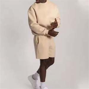 Ensemble Sweat-shirt à col rond décontracté et short pour hommes en coton personnalisé avec logo brodé et motif uni - Product Image 3