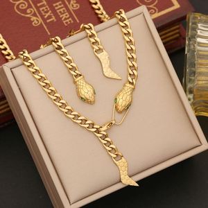 Parure de bijoux de mariage et de fête en acier inoxydable plaqué or 18 carats avec zircon, motif cœur, serpent et papillon, collier, boucles d'oreilles et bracelet pour femme - Product Image 6