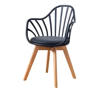 Silla con diseño especial y patas de madera, cojín moderno y cómodo, silla de comedor