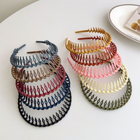 Bandeau en plastique de couleur unie mate de Jiamu de vente chaude pour des accessoires simples de cheveux de mode de bandeau de visage de lavage de femmes filles