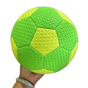 Ballon de football professionnel en PVC taille 5 - Cousu à la machine avec motif texturé pour l'entraînement et les matchs - Product Image 6