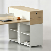 Poste de travail de bureau moderne et minimaliste avec chaise de bureau de qualité E0, cloison de séparation et table d'ordinateur pour 24 personnes