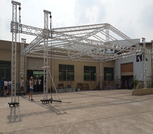 Structure de treillis d'éclairage extérieur à installation rapide en alliage d'aluminium, treillis modulaire avec toit courbé - Product Image 5