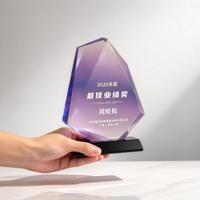 Trophée en cristal personnalisé avec dégradé de couleurs, trophée en cristal en forme d'iceberg irrégulier avec base noire