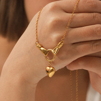 Collier pendentif en acier inoxydable plaqué or minimaliste de luxe avec des mains et des cœurs, chaîne en forme de O, tendance, bijoux classiques, cadeau