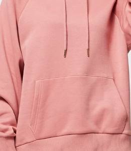 Sweat à capuche oversize pour femme en fibre de bambou 100% tissée, teint en pièce, pour l'hiver, les activités décontractées et les activités de plein air, avec logo imprimé en relief - Product Image 2