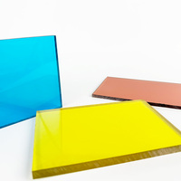 Lámina Sólida de Policarbonato Moderna con Recubrimiento UV - Resistente, Flexible y Durable para Techos Curvos y Cocheras |   Más de 5 años