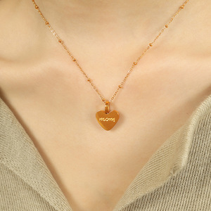 Collar minimalista con colgante de corazón para mamá, cadena de acero inoxidable pulido a prueba de agua, joyería al por mayor para el Día de la Madre para mujer - Product Image 2