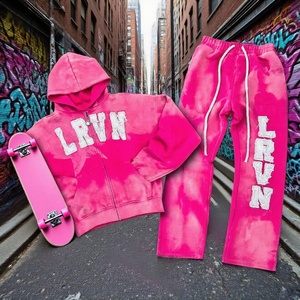 Ensemble de survêtement deux pièces rose pour homme, personnalisé OEM, en molleton épais, avec patch brodé effet vieilli et pantalon et sweat à capuche délavés à l'acide - Product Image 1