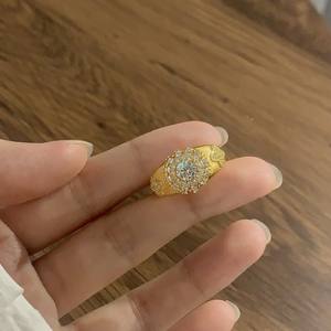 Anello per Bambini in Argento Sterling S925 con Moissanite, Placcato Oro 18K, Lavorazione Spazzolata a 50 Punti, Stile Retrò di Palazzo, Pietra Portafortuna di Luglio - Product Image 2