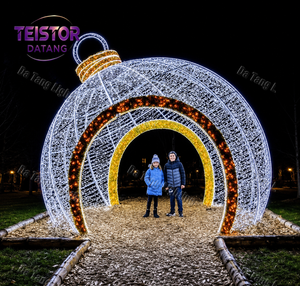 ซุ้มไฟประดับรูปทรงลูกบอลคริสต์มาส LED สำหรับตกแต่งกลางแจ้งในเทศกาลวันหยุด เหมาะสำหรับศูนย์การค้า สวนสาธารณะ และโครงการตกแต่งภูมิทัศน์เชิงพาณิชย์ - Product Image 5