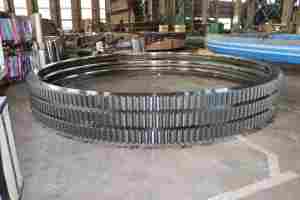 Anneau d'éperon lourd de grande taille en <span class=keywords><strong>acier</strong></span> coulé à engrenages sur mesure <span class=keywords><strong>pour</strong></span> four rotatif à ciment et à chaux - Product Image 3