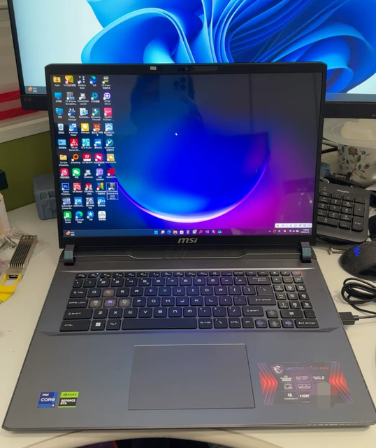 Good Condition Used MSI Laptop Vector 17 HX A14VGG Rtx4070 I9-14900HX Video Edition Gaming Laptop 32GB 2K 21:9 SSD