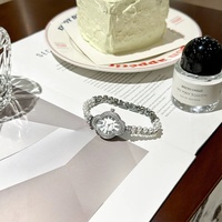 Montre de luxe pour femme haut de gamme, cadran à aiguilles en quartz, incrustée de diamants, en alliage, étanche 30M, style bracelet fleur doux