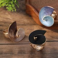 Bague Statement TR52 en émail pour femme, design moderne minimaliste, spirale et panneau contrastant, vente en gros