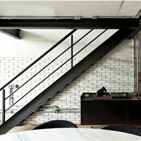 Escalier droit sur mesure en acier et bois avec poutre intégrale, pour loft, villa, duplex, grenier, avec garde-corps en verre unilatéral