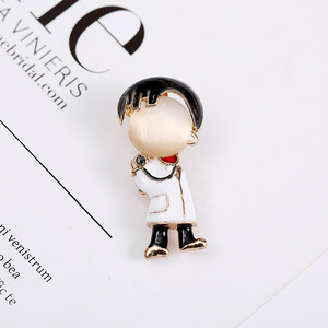 Broche de liga de desenho criativo, broche de personagem de desenho animado, melancia fofa comendo, desenho de pintor para meninas - Product Image 6