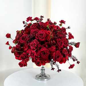 Bouquet de fleurs rouges et vertes personnalisé Fl-305 pour mariage, centre de table bordeaux pour événements, fêtes, anniversaires - Product Image 1