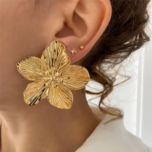 Vendita calda di alta qualità oro Vintage orecchini floreali per le signore orecchini all'ingrosso - Product Image 3