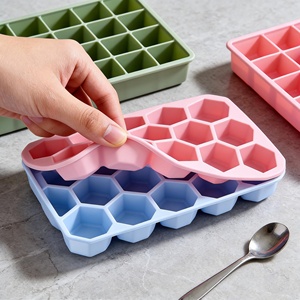 Venta al por mayor: Bandeja de silicona de alta calidad para cubitos de hielo de fácil desmolde, con 15/24 rejillas, molde de silicona personalizado para hielo. - Product Image 3