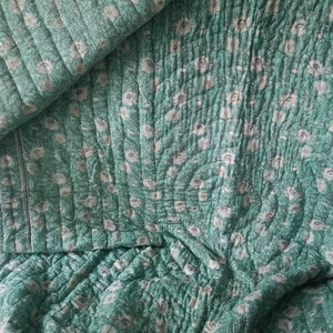 Jaipuri ผ้าห่มผ้าฝ้ายพิมพ์ลายดอกไม้ชุดเครื่องนอนผ้าเรยอนแบบกลับด้านได้สำหรับโรงแรมใช้ในบ้าน - Product Image 1