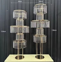 Grande décoration de table suspendue en métal doré, centre de table de mariage moderne avec porte-fleurs et chandeliers