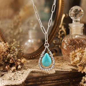 Collana con Ciondolo a Goccia, Design Vintage, Collana Classica per Donne - Product Image 1