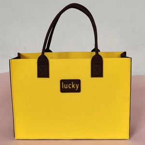บริษัทได้รับคำสั่งซื้อกระเป๋าถือที่เป็นมิตรกับสิ่งแวดล้อมที่ย่อยสลายได้เรามีการจัดส่งด่วนภายใน7วัน