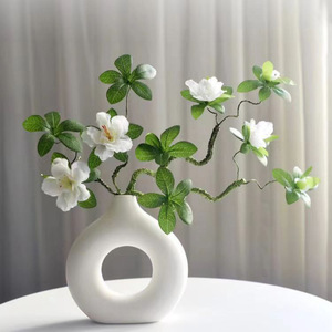 Azaleas y gardenias artificiales de plástico Kch para decoración de bodas, sala de estar y mesa de comedor. - Product Image 1