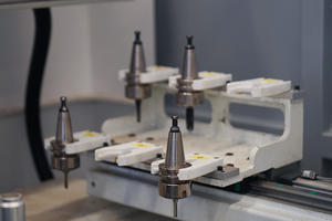 Máquina Perforadora de Madera CNC Totalmente Automática de 6 Lados para Puertas de Gabinetes de Cocina con Cambio Automático de Herramienta - Product Image 5