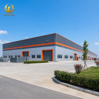 Bâtiment d'usine préfabriqué en acier, atelier industriel, structure métallique à grande portée et à multiples portes pour la fabrication