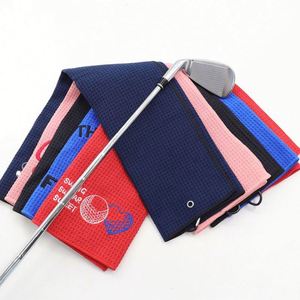 Serviettes de golf portables personnalisées avec logo, en microfibre gaufrée, avec mousqueton - Product Image 3