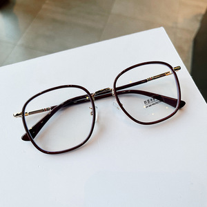 Gafas Rectangulares para Mujer Qianai, Lentes con Filtro de Luz Azul, Estilo Urbano Moderno, Tamaño Mediano - Product Image 3