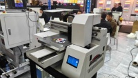Impresora de Inyección de Tinta Digital Eco Solvente de Cama Plana de Alta Calidad 1.6m/1.9m/1.8m para Cabezal de Impresión Xp600/I3200