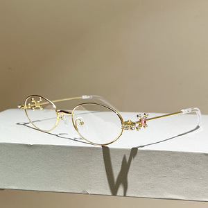 Óculos de Sol Unissex Oval com Diamantes UV400, Novo Estilo 2026, Armação Completa, para Viagem e Fotografia, Proteção UV, Lentes Transparentes para Uso Sem Maquiagem - Product Image 3