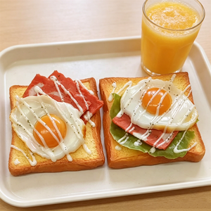 Modelo de sándwich abierto de desayuno con patrón de dibujos animados realista de PP, con tocino, lechuga y huevo, para exhibición de comida en cafeterías, con salsa cremosa - Product Image 2