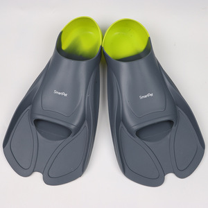Aletas de natación SmartPet de silicona gris para adultos y niños - Product Image 2