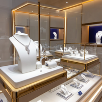 Vitrine de présentation de bijoux en bois et or de luxe avec éclairage LED, vitrine en verre commerciale pour magasin de détail haut de gamme