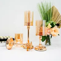Luxus moderne wind dichte Rose Gold Stick hoch rustikale Säule Metall Kerzenhalter Set mit Glas becher für Zuhause Hochzeit Tisch dekoration