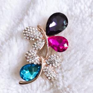 Broches de flores de cristal con diamantes de imitación de oro rosa de lujo para mujer, broche para fiesta nupcial, broches de suministro de fábrica, Broches personalizados - Product Image 6