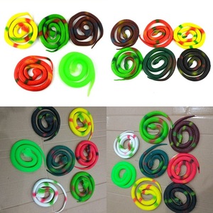 Serpent en caoutchouc TPR 75 cm, jouet de simulation très populaire, pour farces et effarouchements, décoration créative de fête, lézard, pour garçons et filles de 14 ans et plus, présentation en stand - Product Image 4