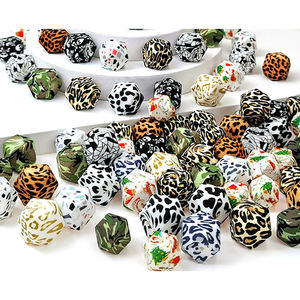 Cuentas de dentición de silicona con estampado de leopardo con forma hexagonal de 14mm y 17mm, cuentas de masticación sin BPA de grado alimenticio para collar de dentición de enfermería - Product Image 2