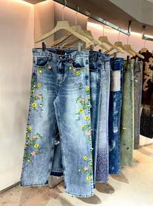 <span class=keywords><strong>Jeans</strong></span> da <span class=keywords><strong>Uomo</strong></span> in Denim Leggero Lavato con Ricami Floreali, Vita Media, Gamba Larga Stile <span class=keywords><strong>Boyfriend</strong></span>, Formali - Product Image 3