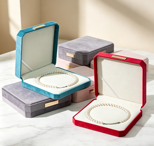 Caja Octogonal para Collar de Perlas, Hecha a Mano, de Alta Gama, Envuelta en Tela de Terciopelo Fino, Cierre Magnético, Base Rígida, Azul Lago, Rojo, Gris, Nude - Product Image 2