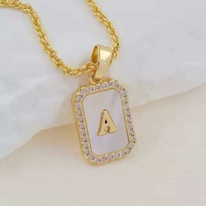 Nouveau 26 Lettre Pendentif Bijoux Incrusté De Coquillages De Perles A ~ z Lettres Diy Nom Personnalisé Première Lettre Pendentif Bijoux Collier - Product Image 1