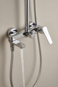 Mitigeur moderne en chrome poli Ensemble de robinets de salle de bains pour bain de pluie et douche 3 fonctions Vaporisateur doux et chaud Ascenseur mural - Product Image 4